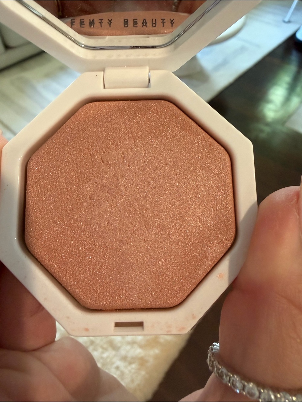 Fenty Beauty tutu much Demi glow highlighter
